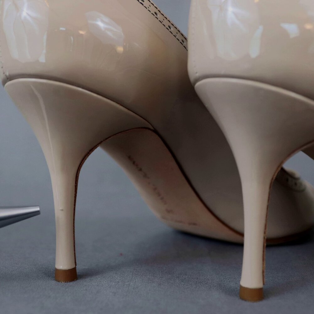 Manolo Blahnik 38 Quitohi Patent Nude Tan Point Toe Heels Perforated Laser Cut - Picture 11 of 16